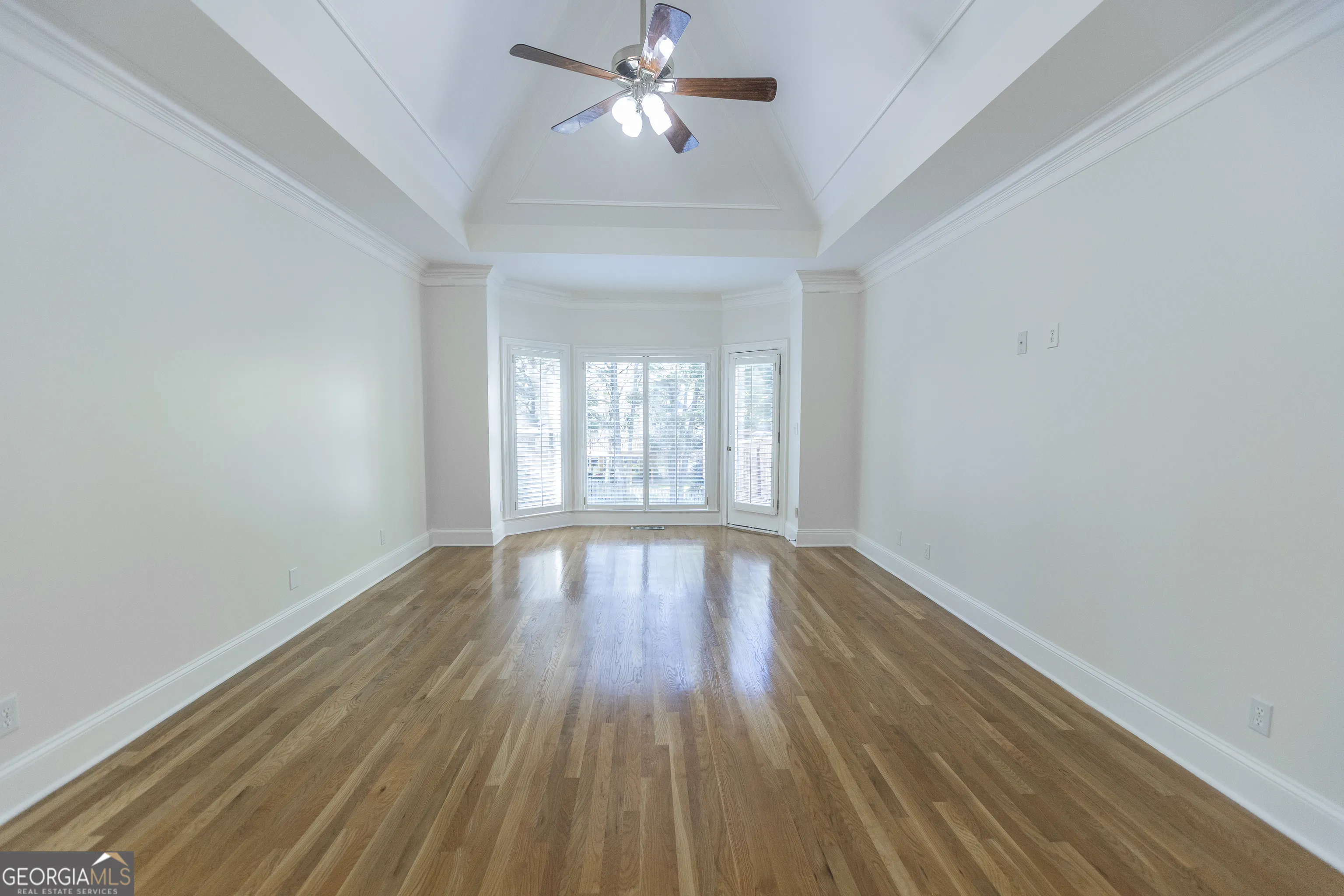 5685 COMMONS Lane