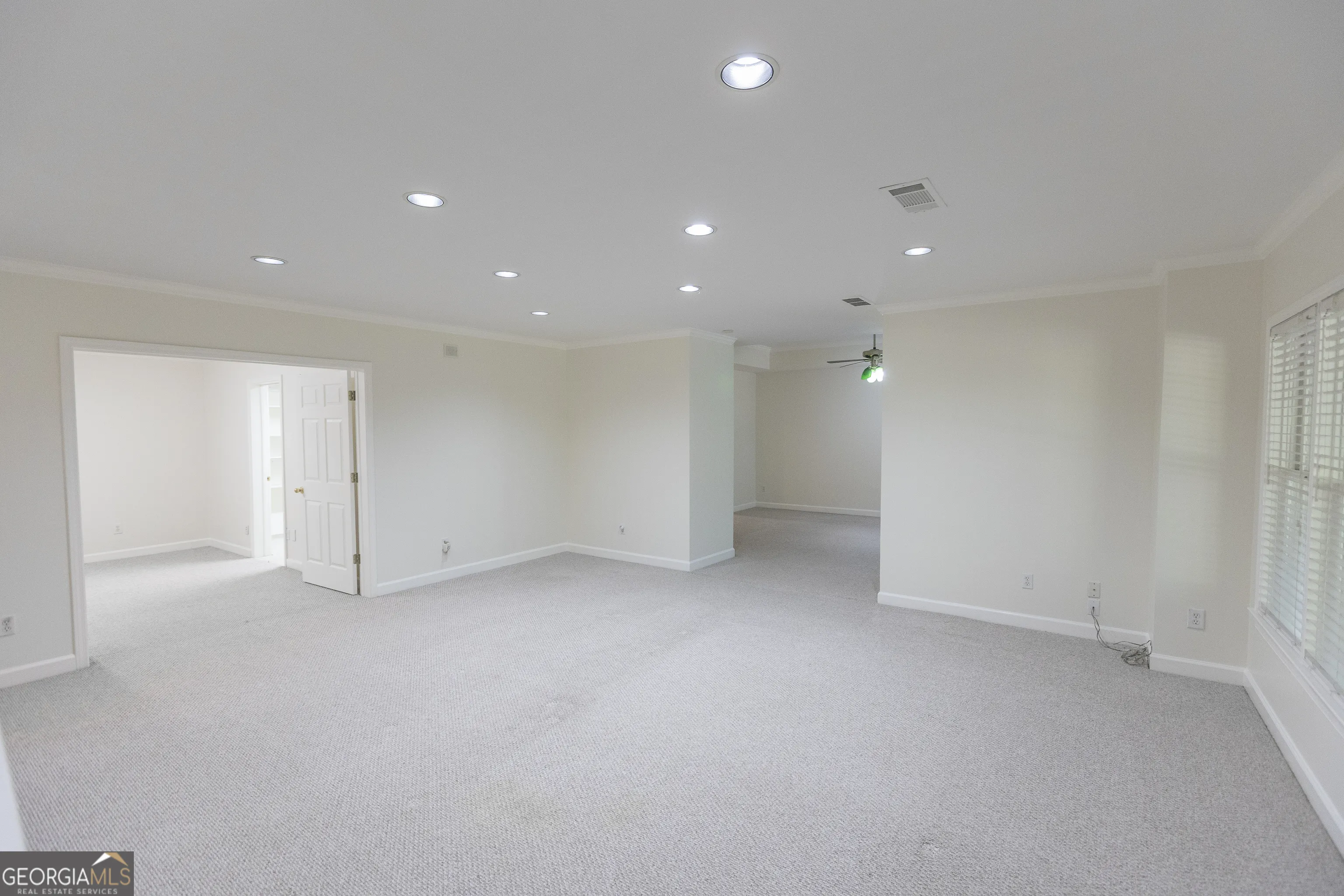 5685 COMMONS Lane