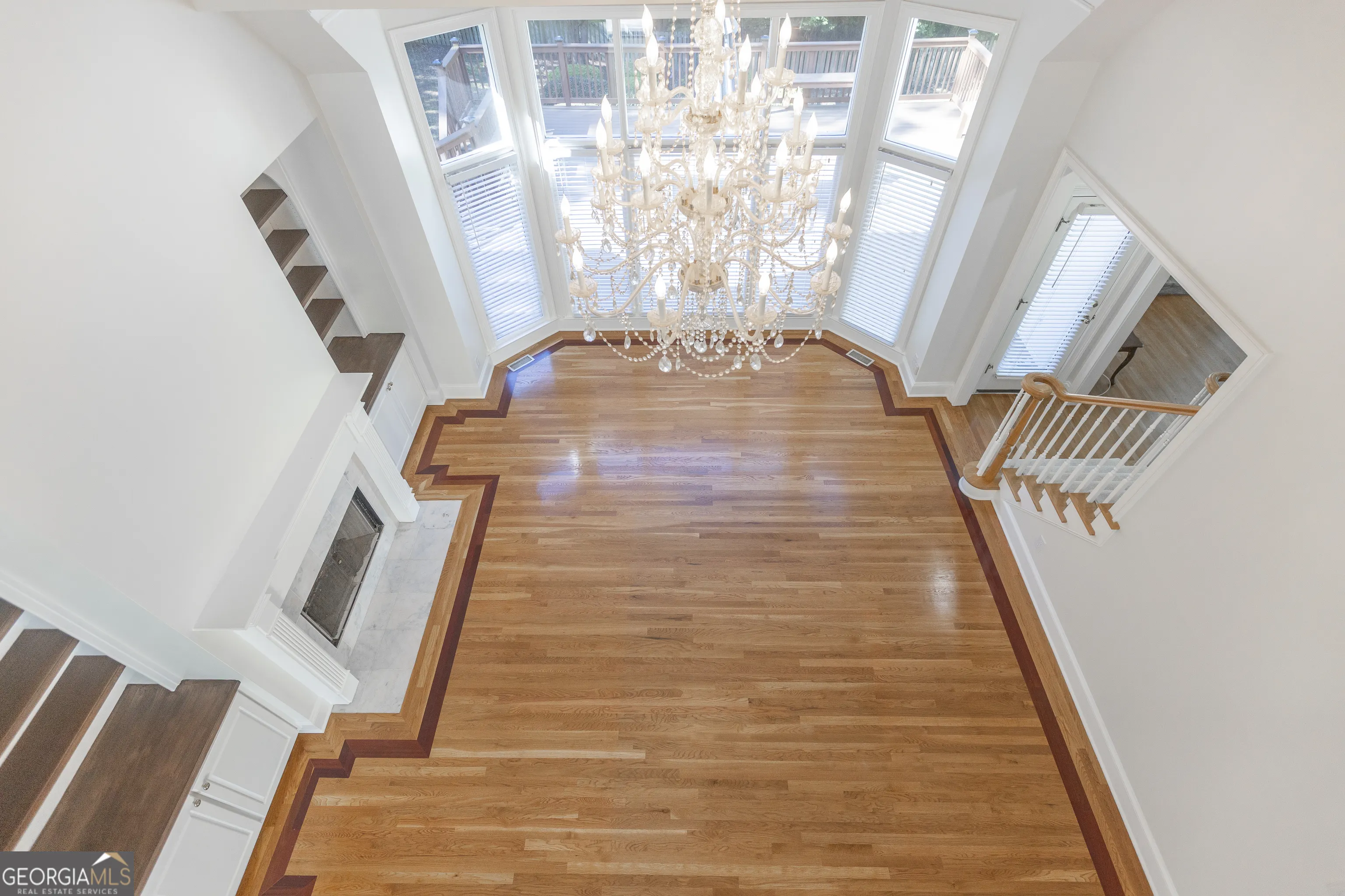5685 COMMONS Lane