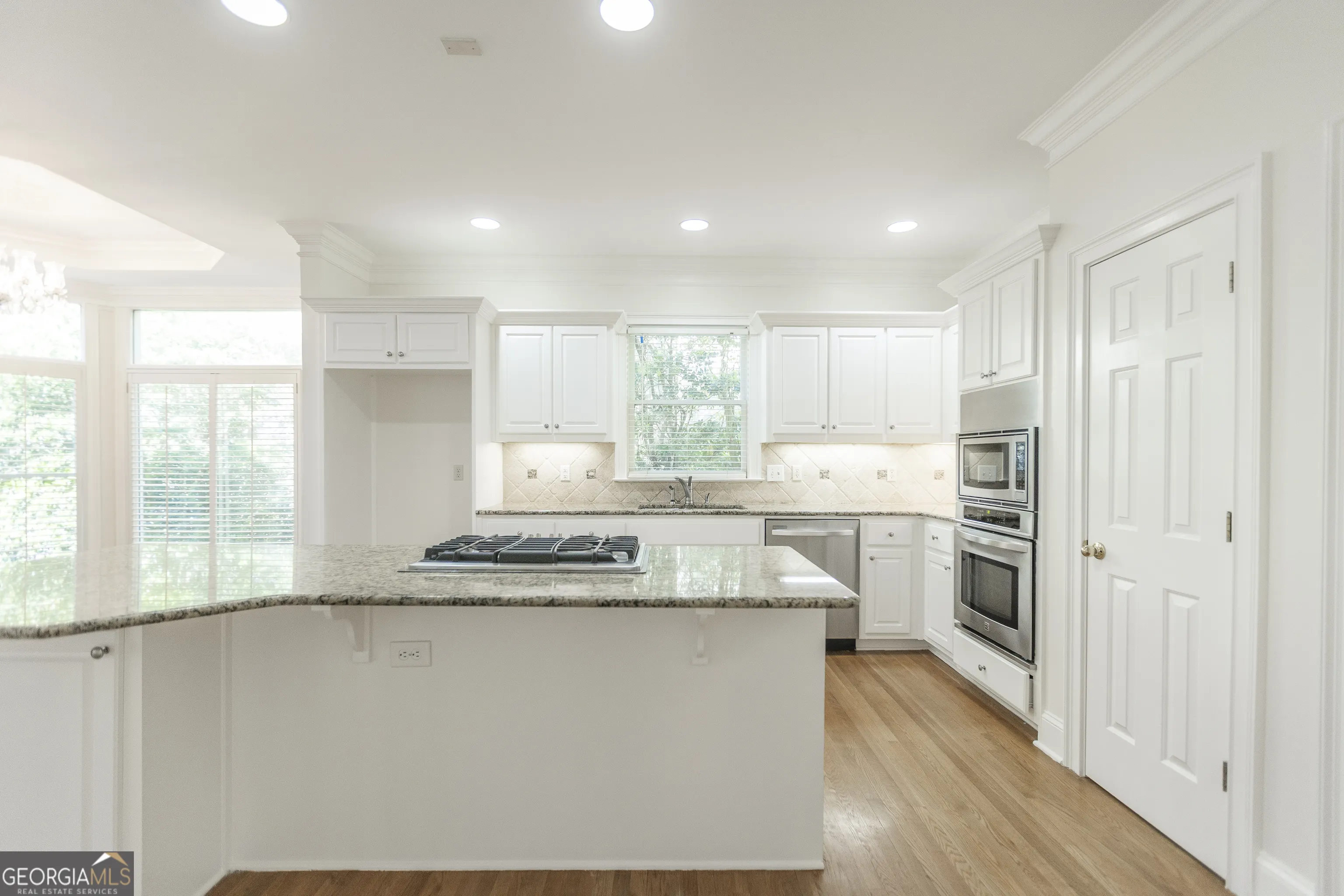 5685 COMMONS Lane