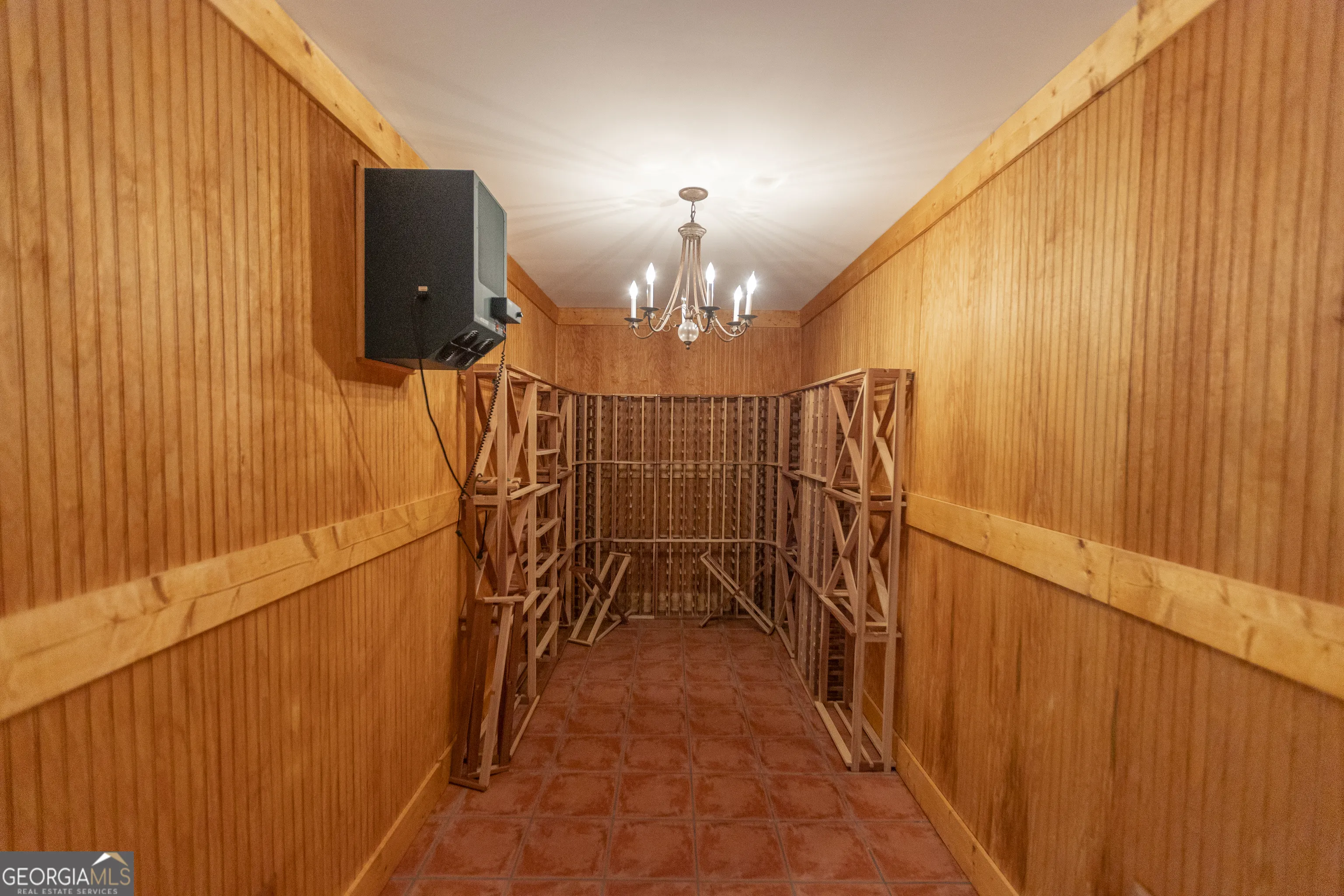 5685 COMMONS Lane