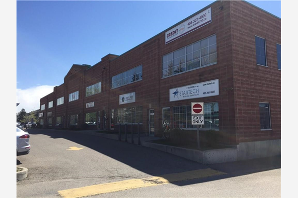 1725 30 Avenue NE, Calgary