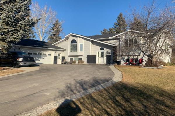 1088 East  Chestermere Drive, Chestermere