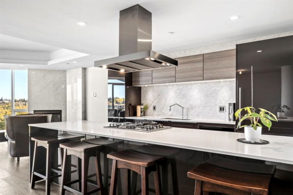 738 1 Avenue SW, Calgary