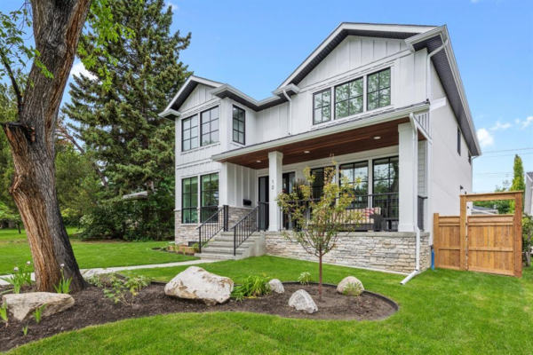 15 Laneham Place SW, Calgary