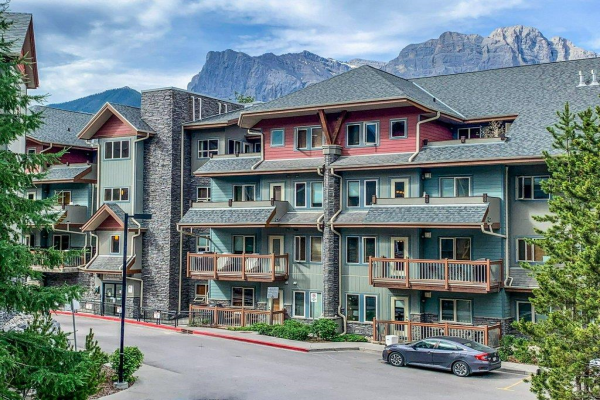 101 Montane Road, Canmore