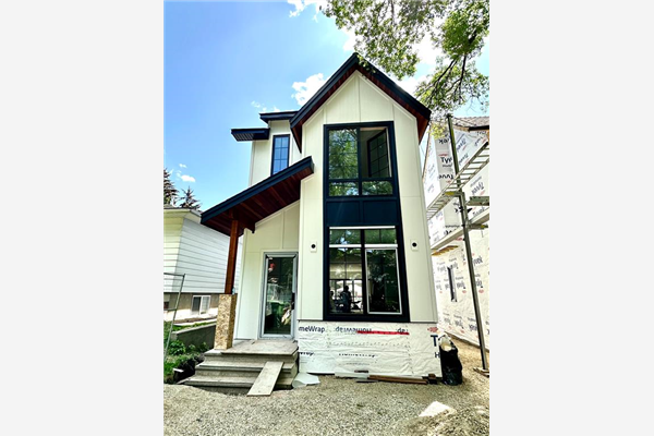 912 36B Street NW, Calgary
