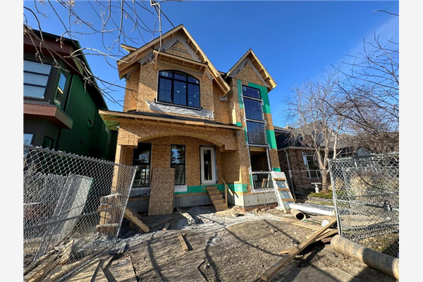 2224 4 Avenue NW, Calgary