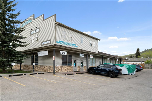 70 Railway Street E, Cochrane