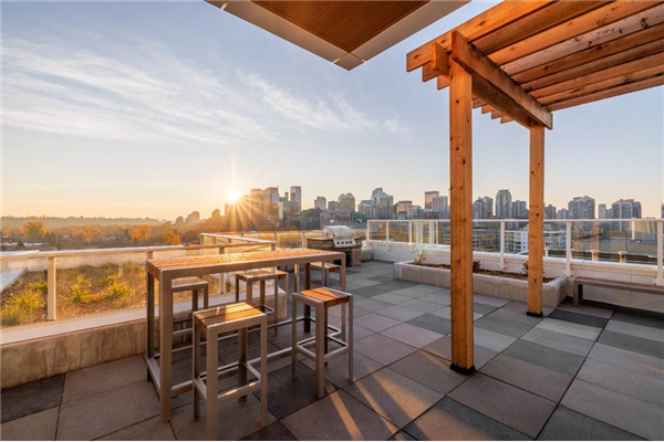 1107 Gladstone Road NW, Calgary