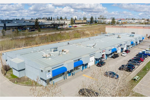 3208 8 Avenue NE, Calgary
