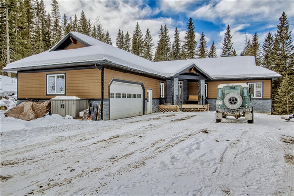 5417 Highway 579, Rural Mountain View County