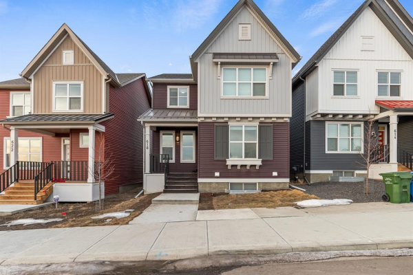 618 148 Avenue NW, Calgary