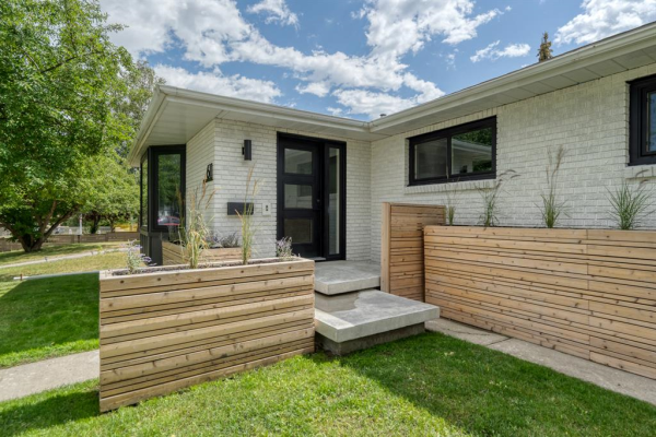 611 84 Avenue SW, Calgary