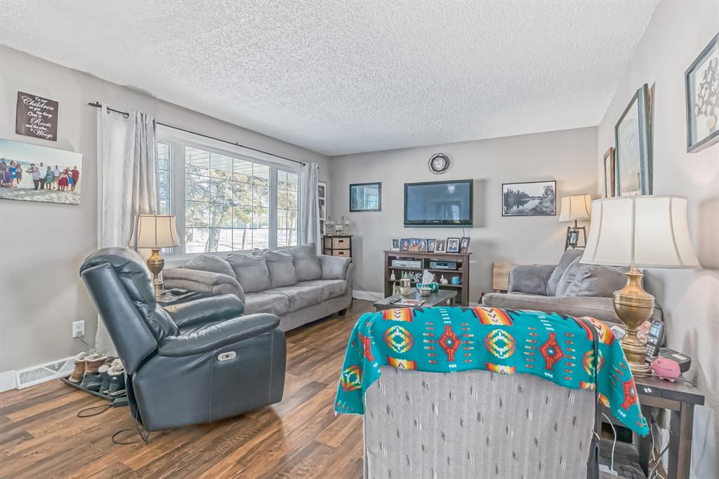 Listing A2028594 - Large Photo # 3