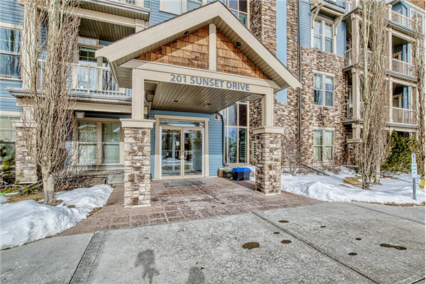 201 Sunset Drive, Cochrane