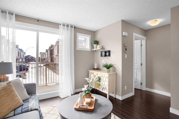 1225 Kings Heights Way SE, Airdrie