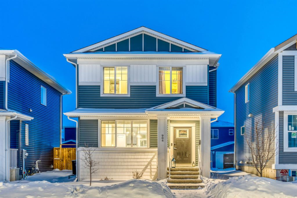 904 W Lakeview Drive, Chestermere