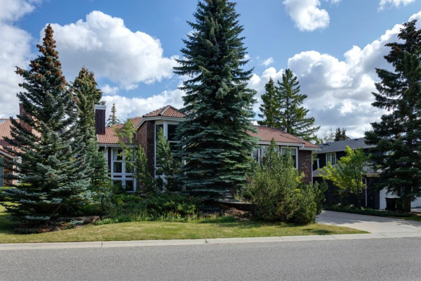 640 Coach Grove Road SW, Calgary