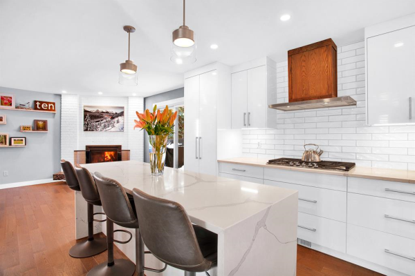 240 Pump Hill Crescent SW, Calgary