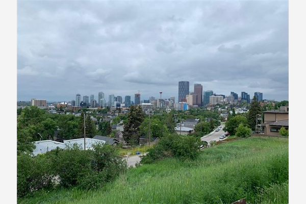 932 7 Avenue NE, Calgary