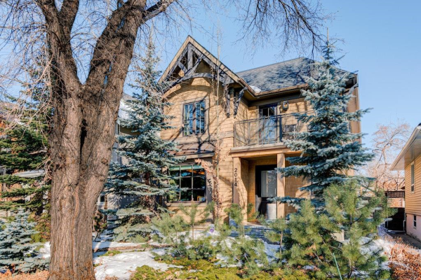 2014 44 Avenue SW, Calgary