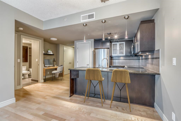 817 15 Avenue SW, Calgary