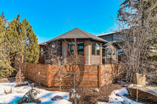 2924 4 Avenue NW, Calgary