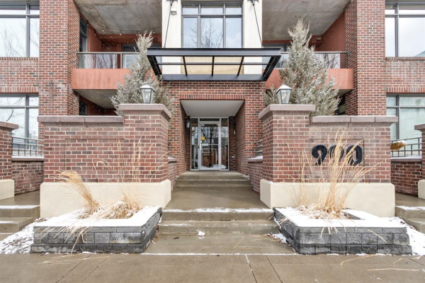 990 Centre Avenue NE, Calgary