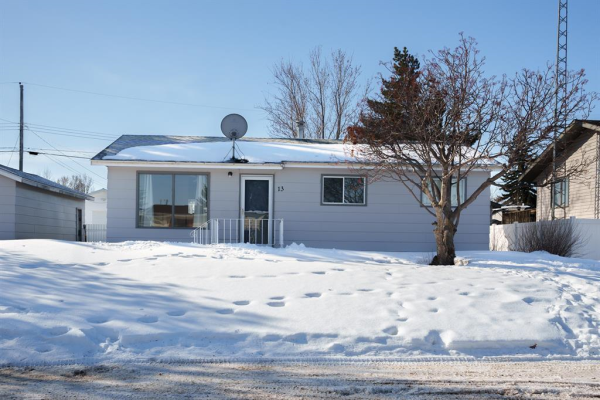 13 Mclean Crescent W, Sedgewick
