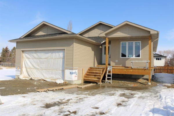 424 Henricks Drive, Irricana