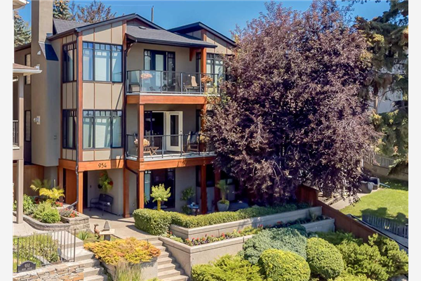 954 Drury Avenue NE, Calgary