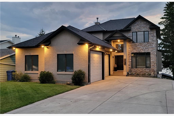 929 East Chestermere Drive, Chestermere
