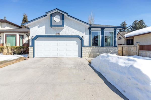 713 Woodbriar Place SW, Calgary