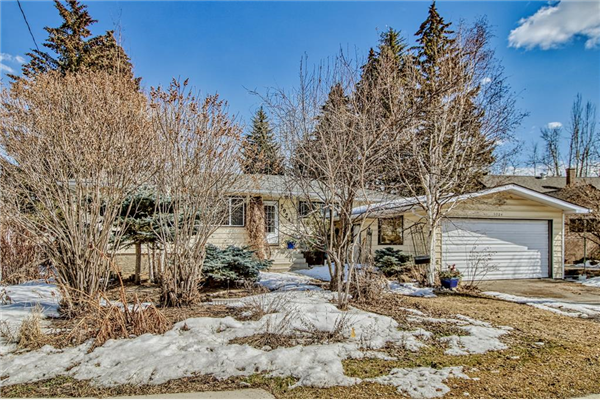 5924 Bow Crescent NW, Calgary