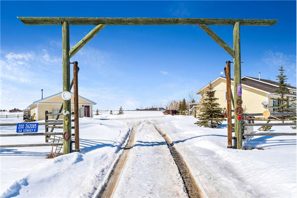 262085 32 Street E, Rural Foothills County