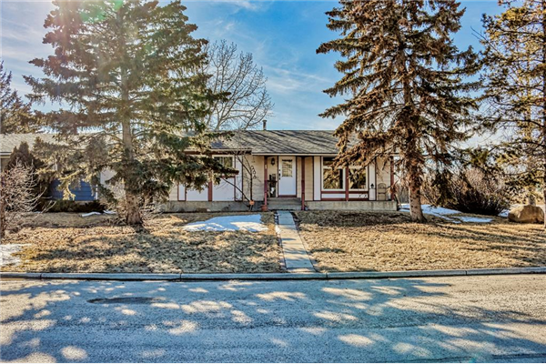1 Chinook Drive, Cochrane