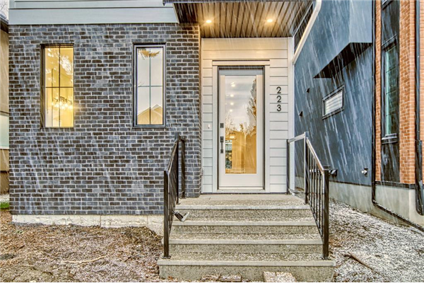 223 9 Avenue NE, Calgary