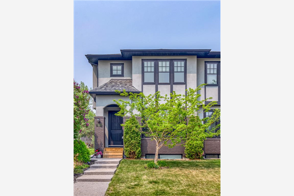 808 19 Avenue NW, Calgary