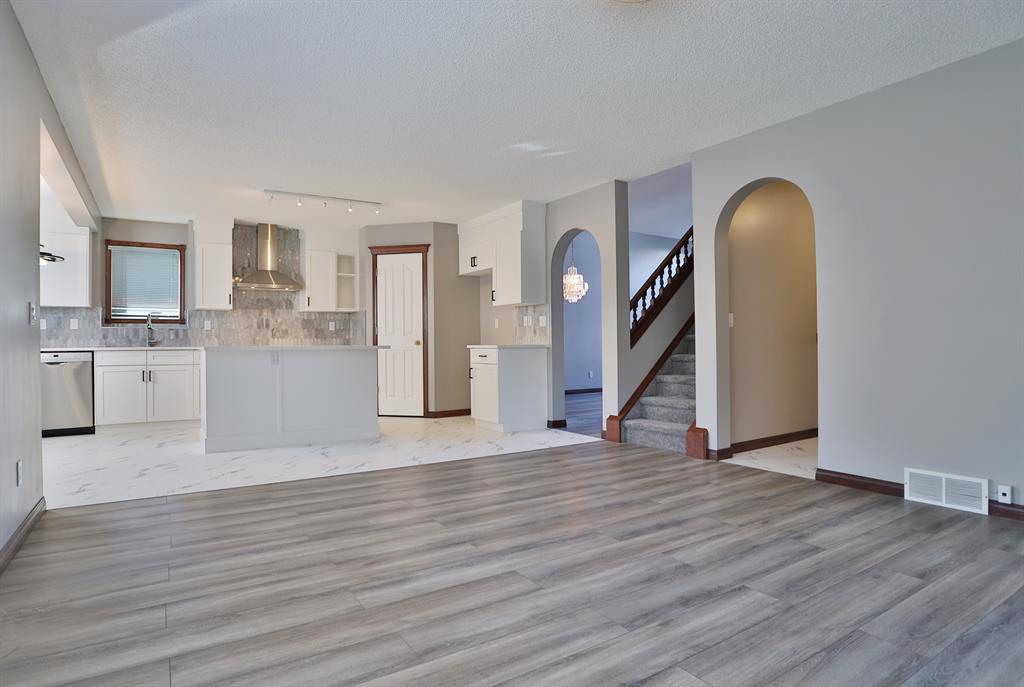 Listing A2044795 - Large Photo # 14