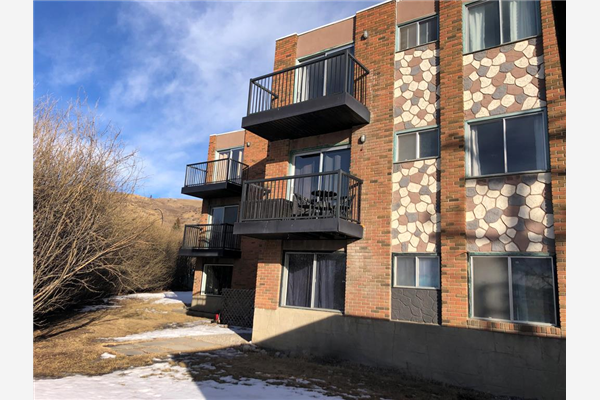 105 First Avenue E, Cochrane