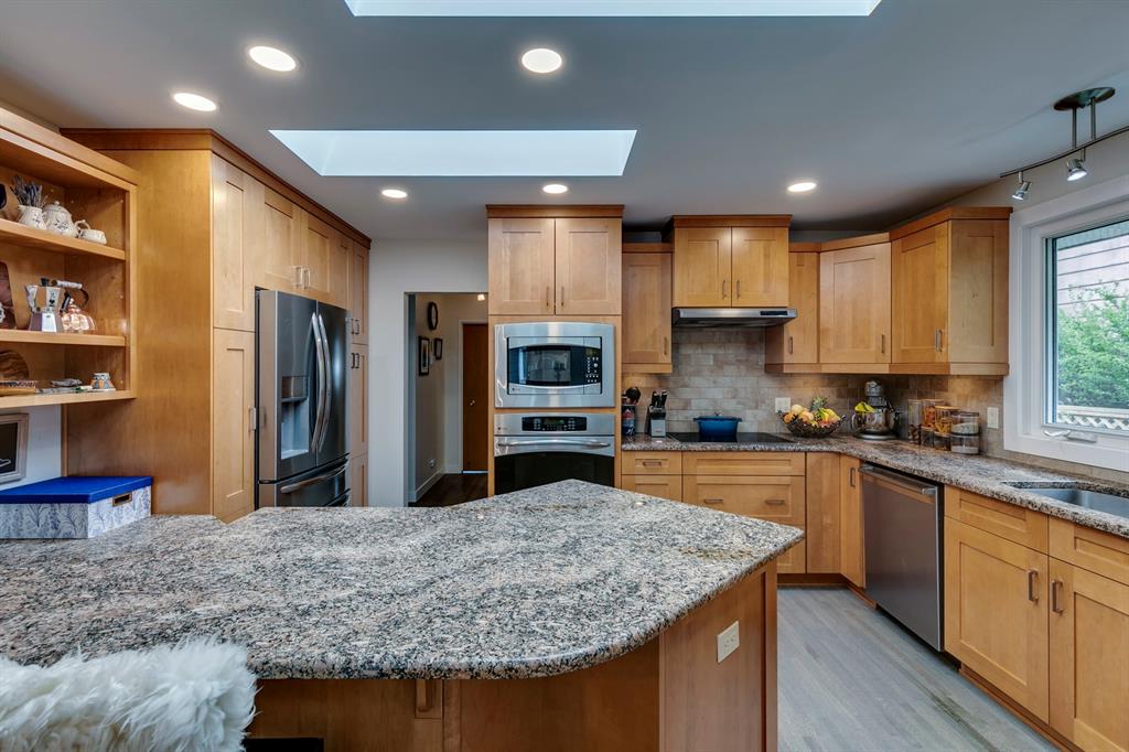 Listing A2046799 - Large Photo # 3