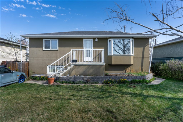 6344 33 Avenue NW, Calgary