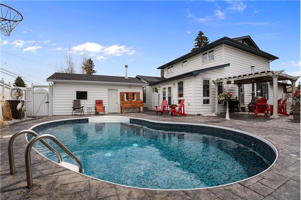 808 Lake Lucerne Drive SE, Calgary
