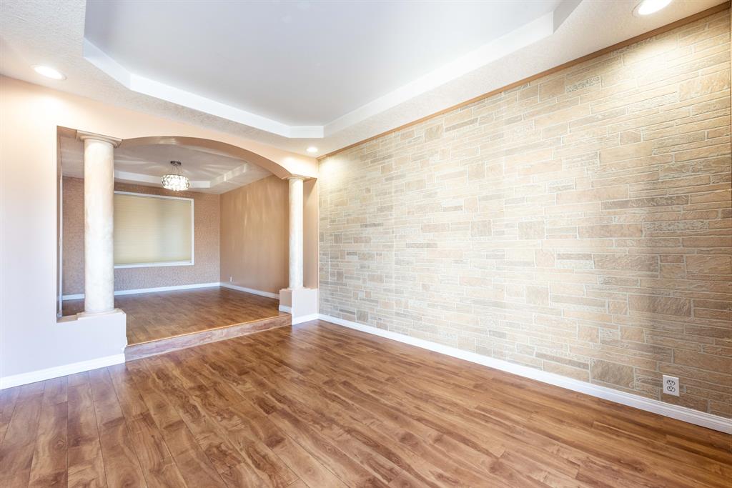 Listing A2048433 - Large Photo # 4