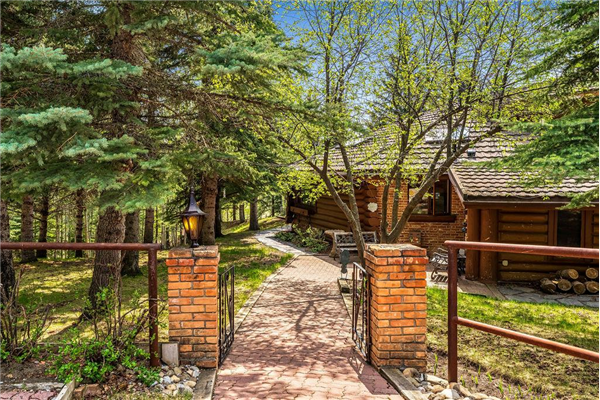 140 Saddle Road, Bragg Creek