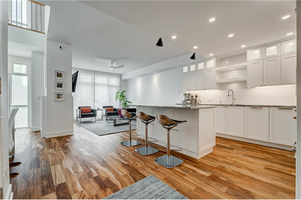 660 Eau Claire Avenue SW, Calgary
