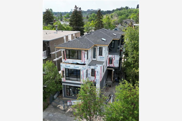 742 Memorial Drive NW, Calgary