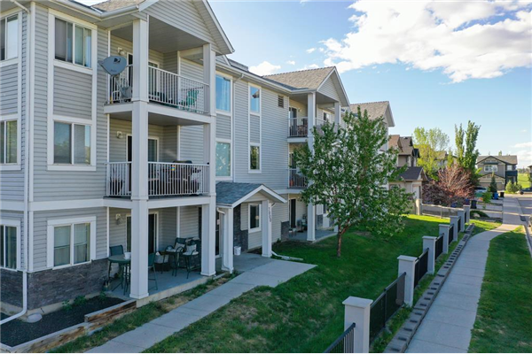 7105 Valleyview Park SE, Calgary