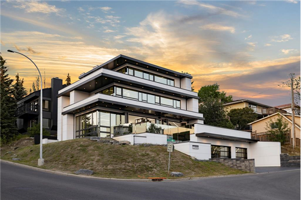 1104 Drury Avenue NE, Calgary